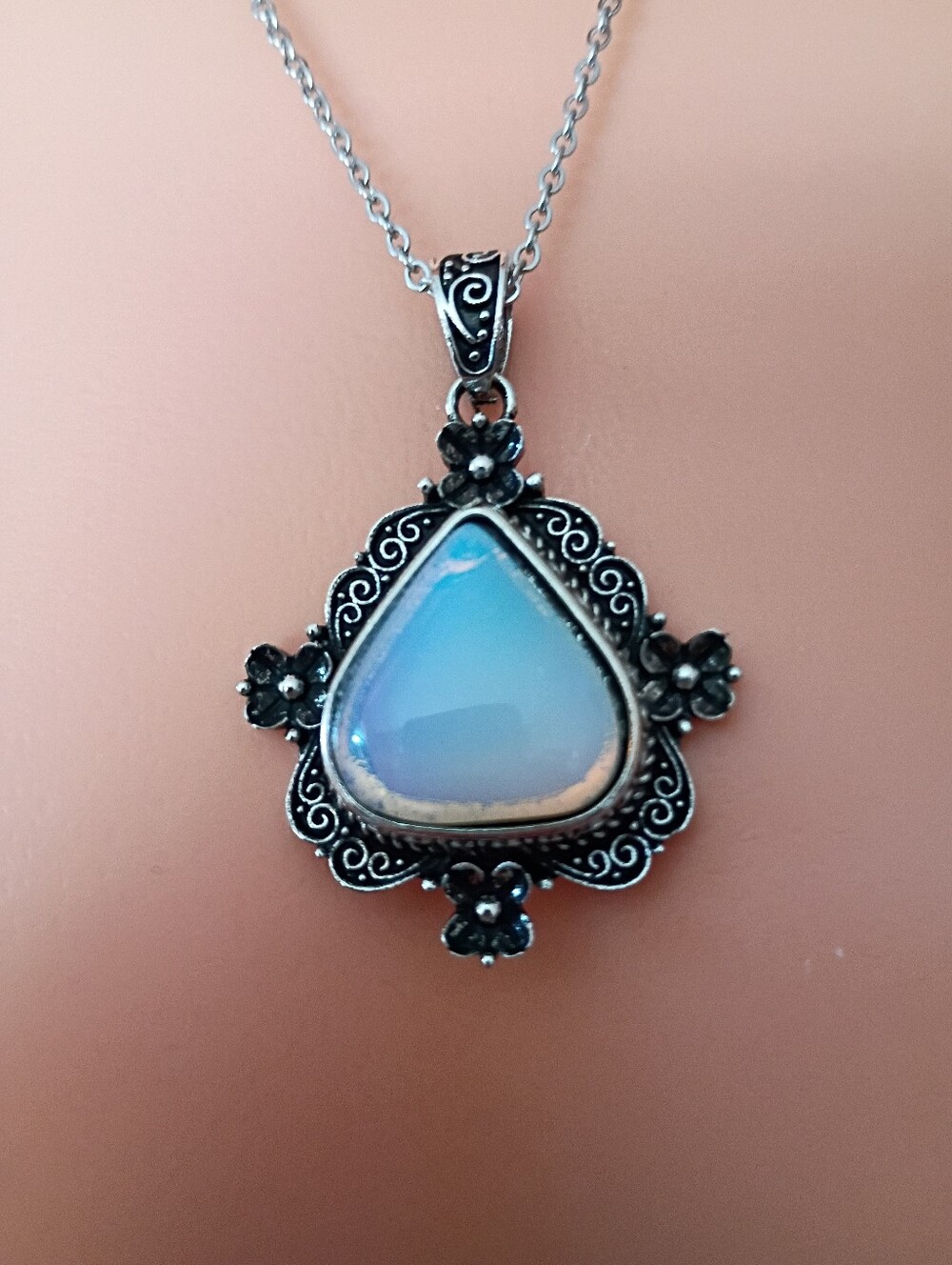 *NWOT* Moonstone Teardrop Pendant Necklace - Silver-Tone Women’s Jewelry